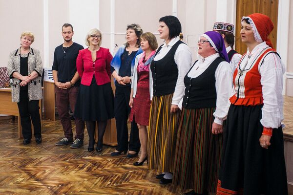 Астра Курме и театр Друва исполняют песню - Sputnik Латвия