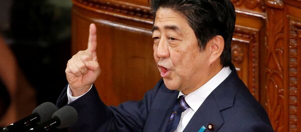 Японский премьер-министр Синдзо Абэ Японский премьер-министр Синдзо Абэ - Sputnik Latvija