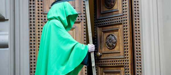 Zaļā nāve pie Saeimas durvīm. Mediķi protestē pie Saeimas Zaļā nāve pie Saeimas durvīm. Mediķi protestē pie Saeimas - Sputnik Latvija
