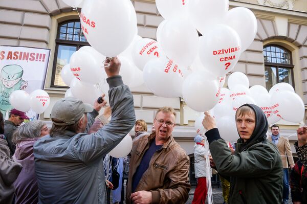 Протест Латвийского профсоюза работников здравоохранения и социального ухода у Сейма - Sputnik Латвия