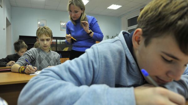 Урок в школе. Архивное фото - Sputnik Латвия