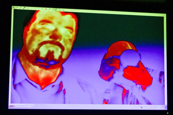 Ночь учёных в Институте атомной физики и спектроскопии Латвийского университета. Портрет через инфракрасную камеру тепловизора Ночь учёных в Институте атомной физики и спектроскопии Латвийского университета. Портрет через инфракрасную камеру тепловизора - Sputnik Латвия