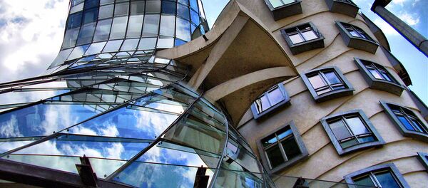 Танцующий дом (Прага, Чехия, архитектор Фрэнк Гери) - Sputnik Латвия