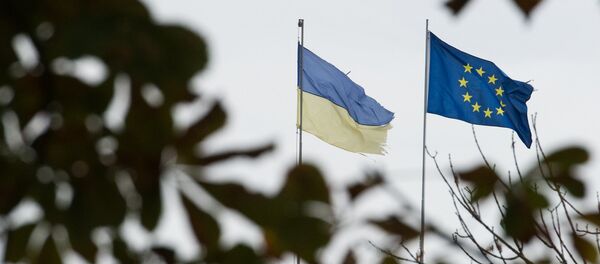Флаги Украины и Европейского союза - Sputnik Латвия