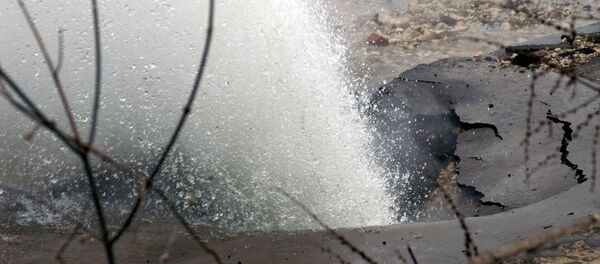 Прорыв трубы водоснабжения Прорыв трубы водоснабжения - Sputnik Латвия