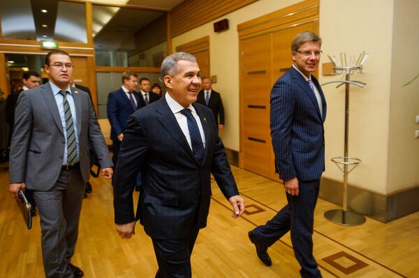 Президент Республики Татарстан Рустам Минниханов встретился в Рижской Думе с мэром Риги Нилом Ушаковым - Sputnik Латвия