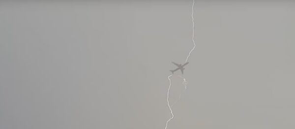 Молния попала в самолет исландского лоукостера - Sputnik Латвия