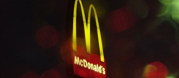 Логотип ресторана Макдоналдс Логотип ресторана Макдоналдс - Sputnik Latvija