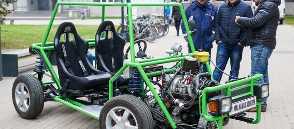 Действующий учебно-разрезной полноприводный автомобиль Малнавского колледжа, для обучения автомехаников Действующий учебно-разрезной полноприводный автомобиль Малнавского колледжа, для обучения автомехаников - Sputnik Латвия