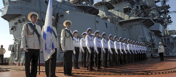 Заход ракетного крейсера Петр Великий в сирийский порт Тартус - Sputnik Latvija