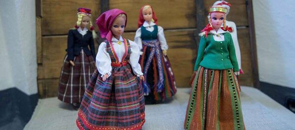 Куклы в народных костюмах регионов Латвии Куклы в народных костюмах регионов Латвии - Sputnik Латвия