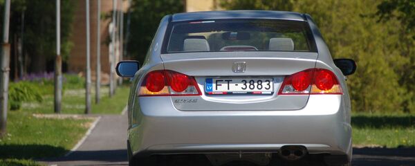 Automašīna ar Latvijas numuriem. Foto no arhīva Automašīna ar Latvijas numuriem. Foto no arhīva - Sputnik Latvija