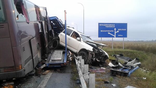 Кадры с места аварии пассажирского автобуса на трассе Беслан-Владикавказ - Sputnik Латвия