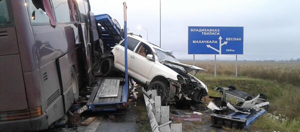 Кадры с места аварии пассажирского автобуса на трассе Беслан-Владикавказ Кадры с места аварии пассажирского автобуса на трассе Беслан-Владикавказ - Sputnik Латвия