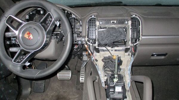 Во время таможенного досмотра железнодорожного товарного состава Во время таможенного досмотра железнодорожного товарного состава - Sputnik Латвия