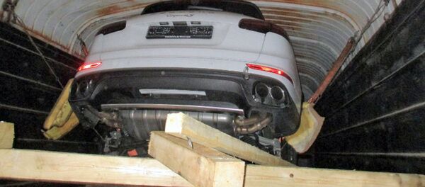 Во время таможенного досмотра железнодорожного товарного состава Во время таможенного досмотра железнодорожного товарного состава - Sputnik Латвия