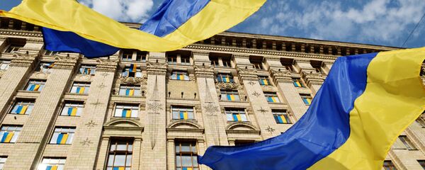 Флаги у Киевской городской администрации Флаги у Киевской городской администрации - Sputnik Latvija