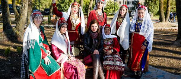 Девушки в национальных костюмах Армении - Sputnik Латвия