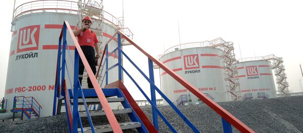 Добыча нефти в городах Ханты-Мансийского автономного округа - Sputnik Латвия