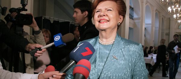 Вайра Вике-Фрейберга на избирательном участке по выборам в Европарламент и местные органы власти Латвии - Sputnik Latvija