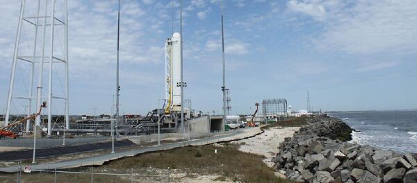 Космодром с установленной ракетой Антарес в США Космодром с установленной ракетой Антарес в США - Sputnik Latvija