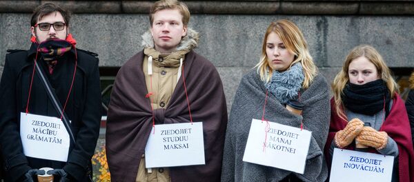 Protesta akcijā pret budžeta vietu samazināšanu. Foto no arhīva Protesta akcijā pret budžeta vietu samazināšanu. Foto no arhīva - Sputnik Latvija