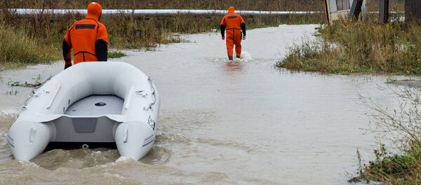 Архивное фото спасателей во время наводнения - Sputnik Латвия