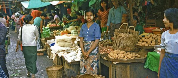 На рынке в Рангуне - Sputnik Латвия