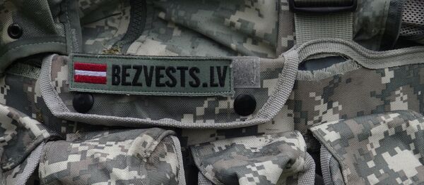 Нашивка на рюкзаке поисковой организации Bezvests.lv Нашивка на рюкзаке поисковой организации Bezvests.lv - Sputnik Латвия