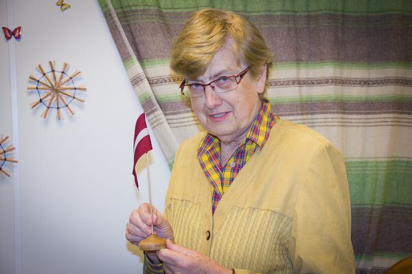 Регина Коледа-Якобидзе с флагом Латвии - Sputnik Латвия