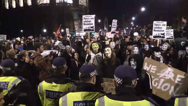 Hakeru kustības Anonymous piekritēji maršē pa Londonas centru - Sputnik Latvija