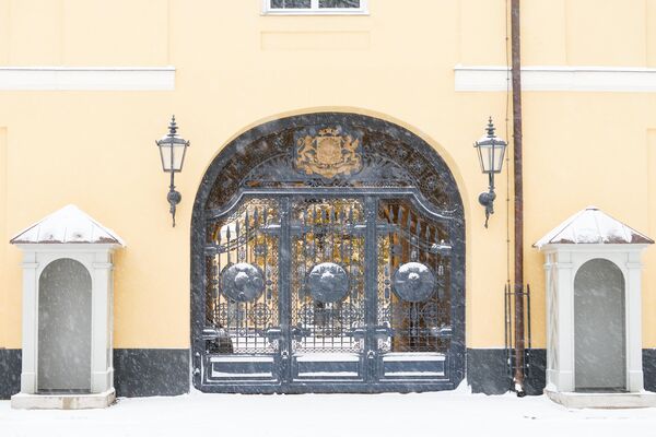 Главные ворота отреставрированного Рижского замка, резиденции президента Латвии - Sputnik Латвия