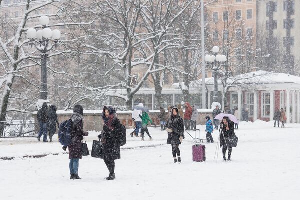 Снегопад в Риге Бастионная горка - Sputnik Латвия