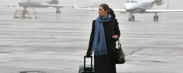 На летном поле аэропорта На летном поле аэропорта - Sputnik Latvija