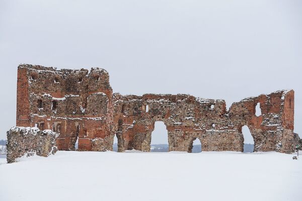 Руины лудзенского средневекового замка - Sputnik Латвия