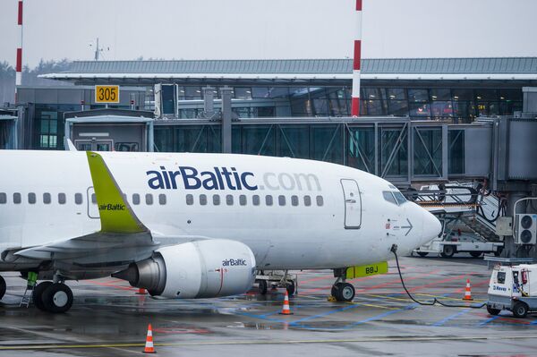 Самолет аirBaltic у Северного терминала аэропорта Риги - Sputnik Латвия