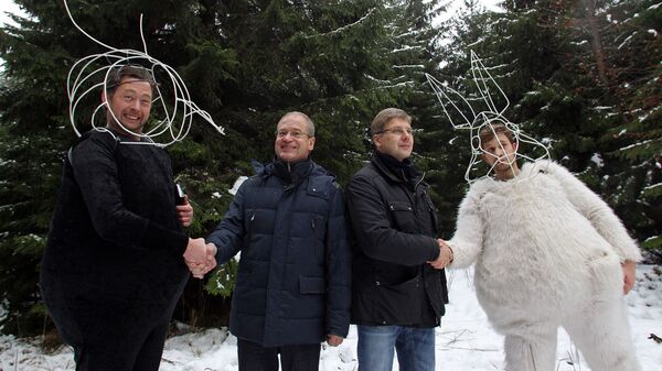 Руководство Рижской думы выбирает главные елки столицы - Sputnik Латвия