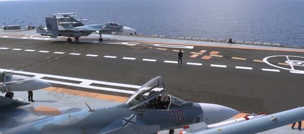 Крейсер Адмирал Кузнецов и СКР Адмирал Григорович впервые задействованы в операции в Сирии - Sputnik Латвия