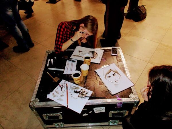 На мастер-классе каждый смог почувствовать себя fashion-иллюстратором - Sputnik Латвия