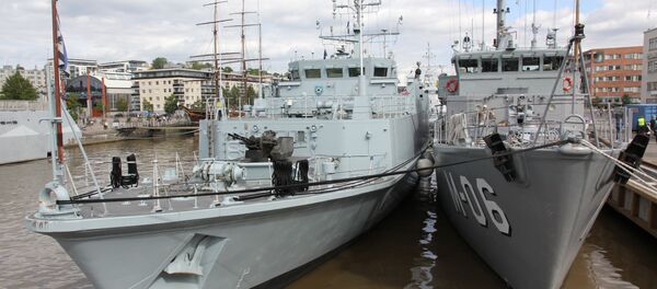Mīnu traleris Sakala (pa kreisi) Mīnu traleris Sakala (pa kreisi) - Sputnik Latvija