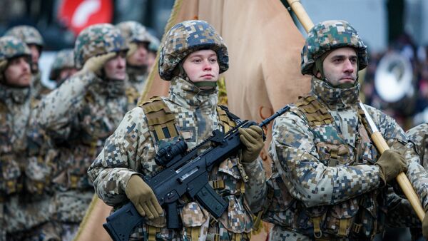 Karavīri militārajā parādē. Foto no arhīva - Sputnik Latvija