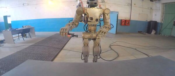 Progress iet uz priekšu: robots trenējas lidojumiem kosmosā Progress iet uz priekšu: robots trenējas lidojumiem kosmosā - Sputnik Latvija