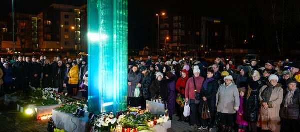 Временный мемориал на месте обрушения крыши супермаркета в Золитуде Временный мемориал на месте обрушения крыши супермаркета в Золитуде - Sputnik Латвия