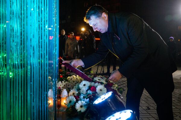 Президент возложил венок к временному мемориалу - Sputnik Латвия