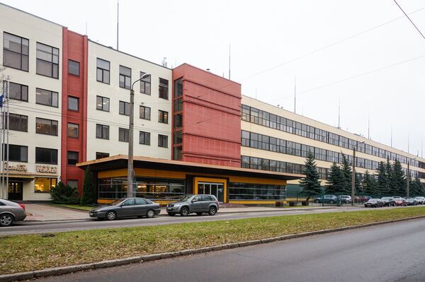 Главное здание знаменитой парфюмерной фабрики Дзинтарс - Sputnik Латвия