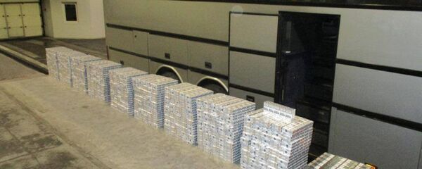 Контрабанда сигарет Контрабанда сигарет - Sputnik Latvija