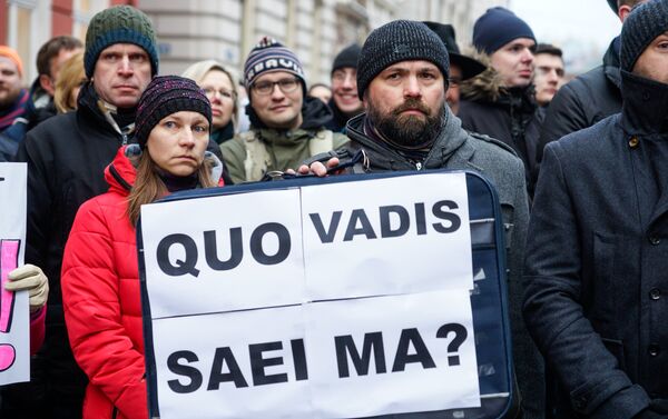 Пикет малых предпринимателей против отмены налога с микропредприятий - Sputnik Латвия