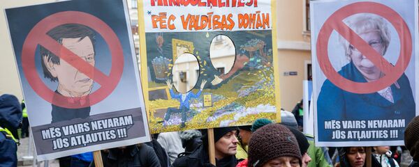 Пикет малых предпринимателей против отмены налога с микропредприятий - Sputnik Латвия