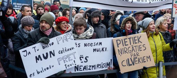 Пикет малых предпринимателей против отмены налога с микропредприятий Пикет малых предпринимателей против отмены налога с микропредприятий - Sputnik Latvija