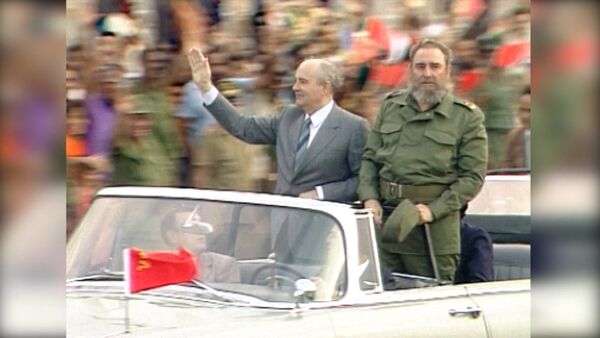 Sputnik videomateriālā – arhīva kadri ar Kubas revolūcijas harizmātisko līderi. - Sputnik Latvija
